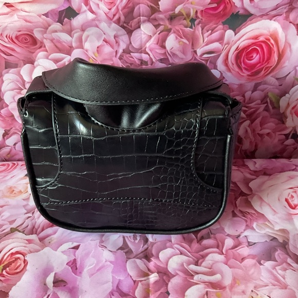 COPY - COPY - ⭐️CHUCKY X GLAMLITE TIFF bag - Picture 3 of 4